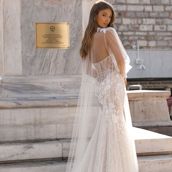 BERTA BRIDAL 19-110 ATHENS COLLECTION WEDDING DRESS - Picture 5 of 9